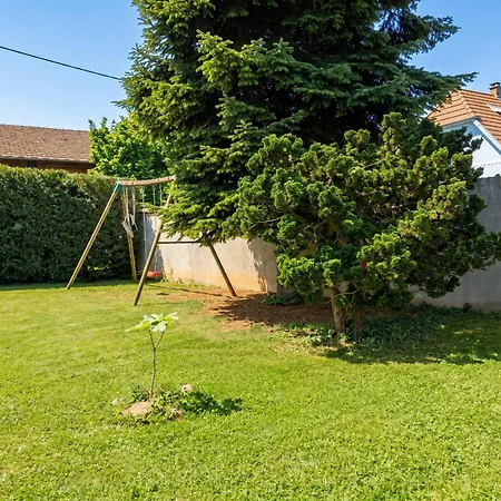 Maison Spacieuse A Avec Jardin *