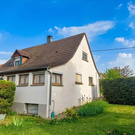 Maison Spacieuse à Avec Jardin Hébergement de vacances