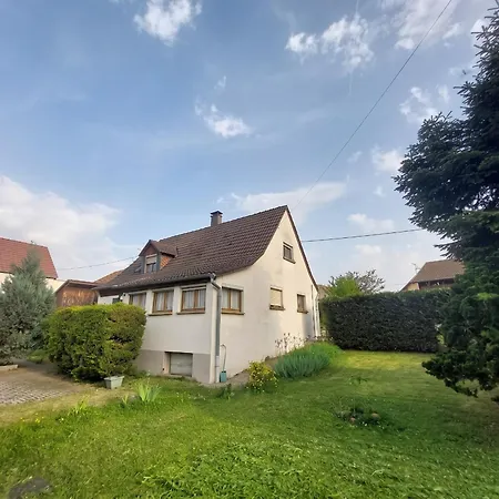 Hébergement de vacances Maison Spacieuse à Avec Jardin *