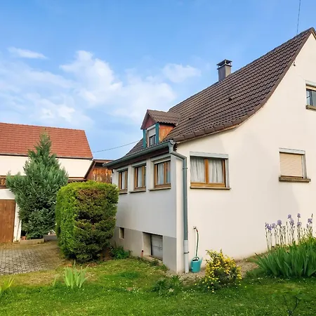 Maison Spacieuse à Avec Jardin
